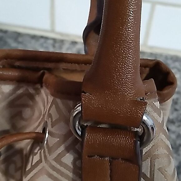 Relic Brown/Tan Logo Hand Bag. - Picture 9 of 11